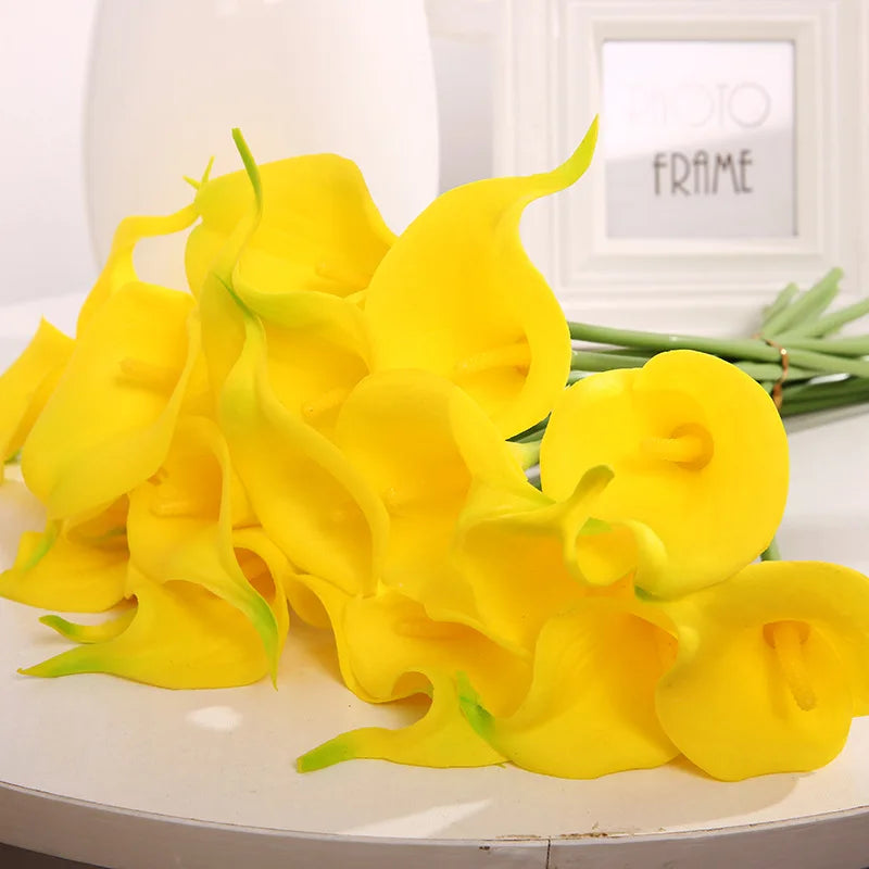 Flores Artificiais Calla Lily em PU Branco: Elegância e Sofisticação para Decoração e Eventos