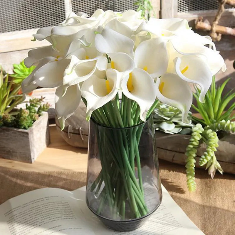 Flores Artificiais Calla Lily em PU Branco: Elegância e Sofisticação para Decoração e Eventos