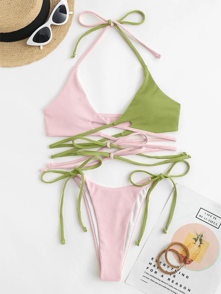 Conjunto de Biquíni Halter Texturizado com Bloco de Cores: Ousadia e Estilo para o Verão